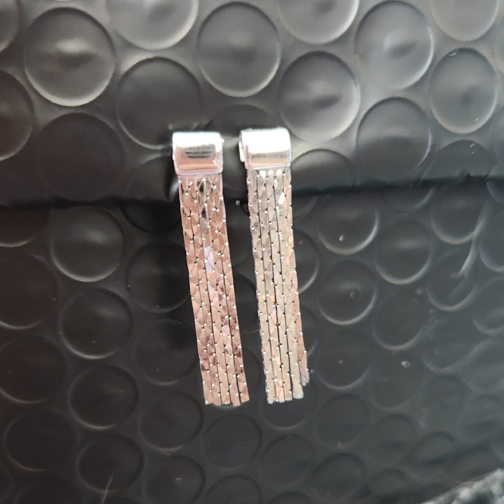 Avon Silver Tone Tassel Clip On Earrings